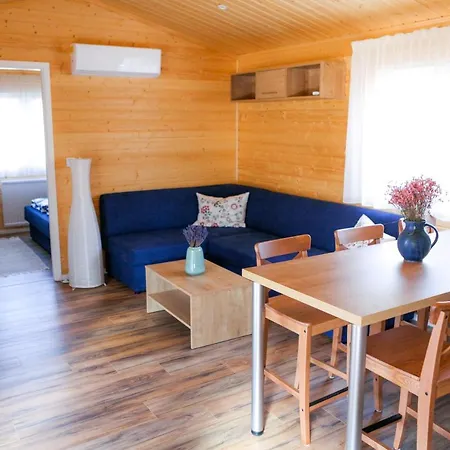 Naposoldal Vendeghaz * Тапольца